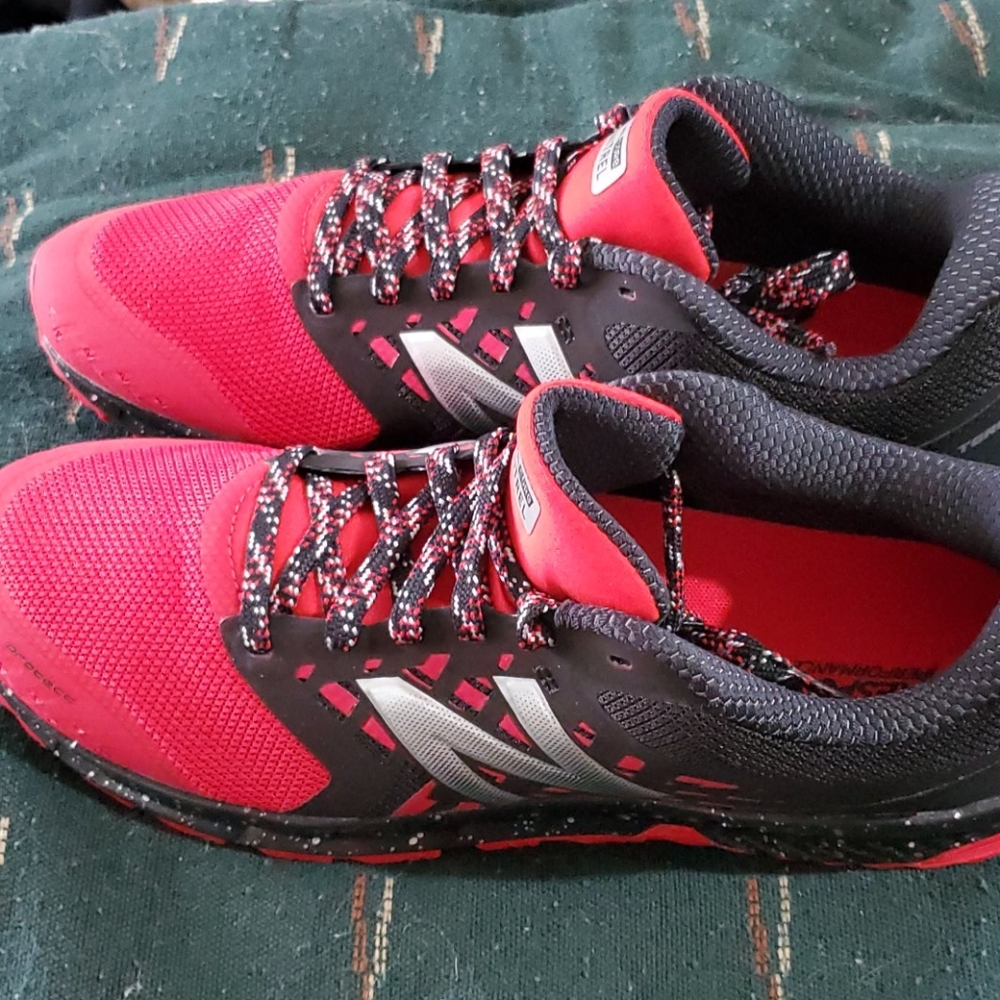 Men's Size 11 New Balance Running Shoes